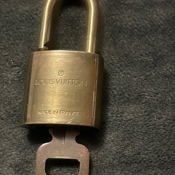 Authentic Louis Vuitton Lock and Key sets - Picture 8 of 11